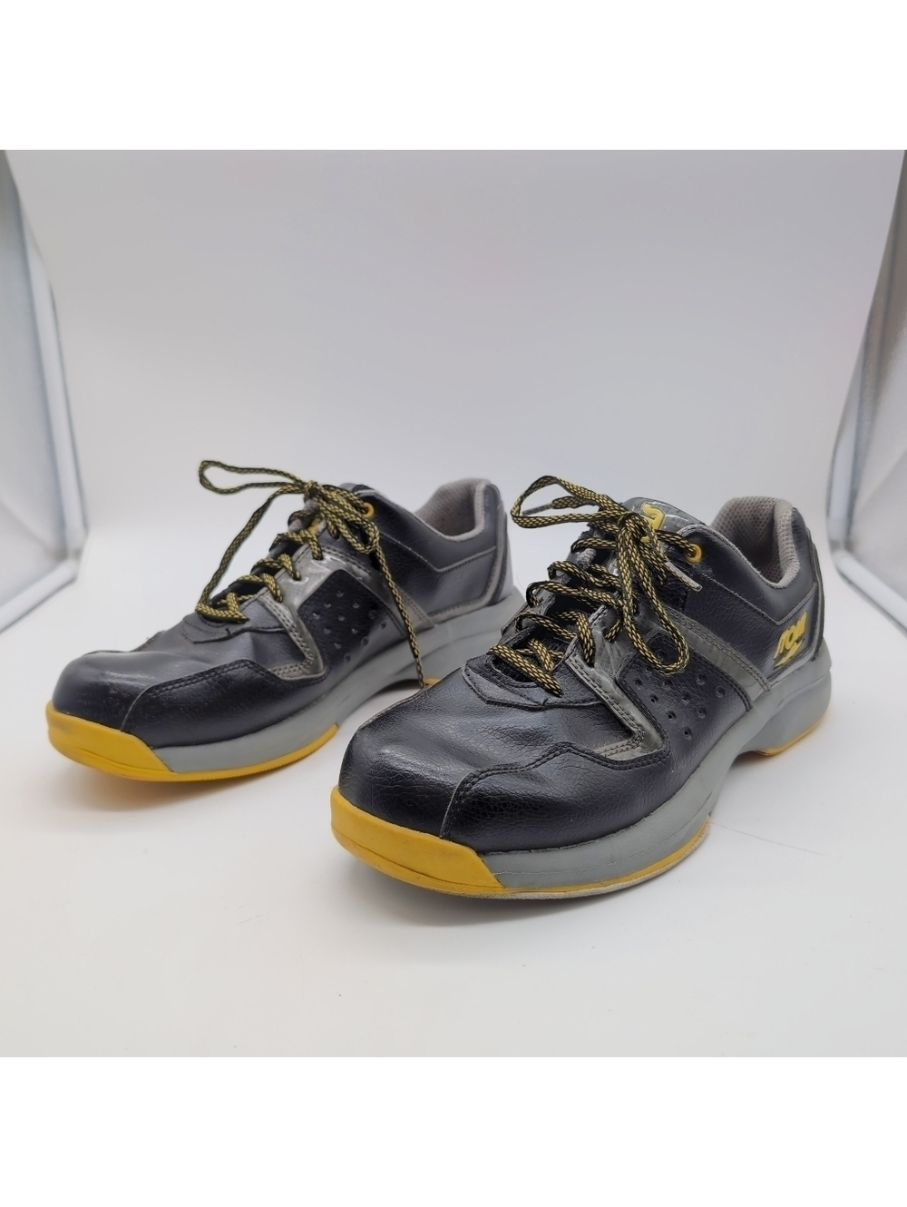 Storm Men's Black and Yellow Bowling Shoes Sneakers Sz 10
